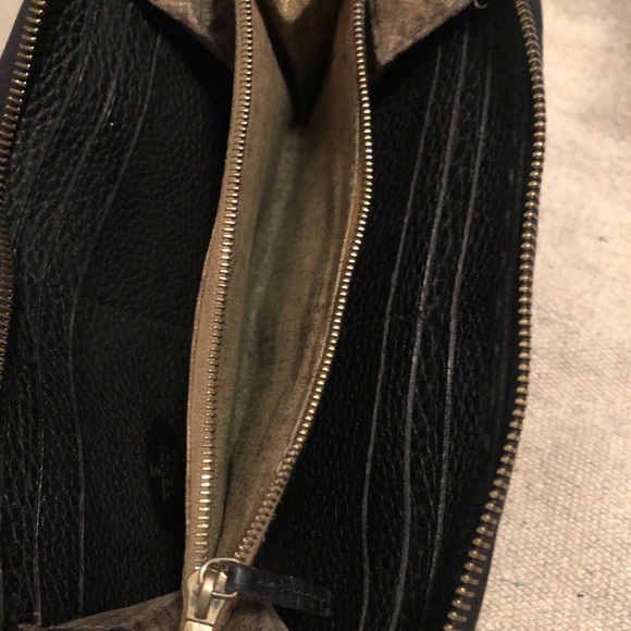 FENDI BLACK LEATHER WALLET, w/SERIAL NUMBER AT38134, zipper good - Picture 4 of 14